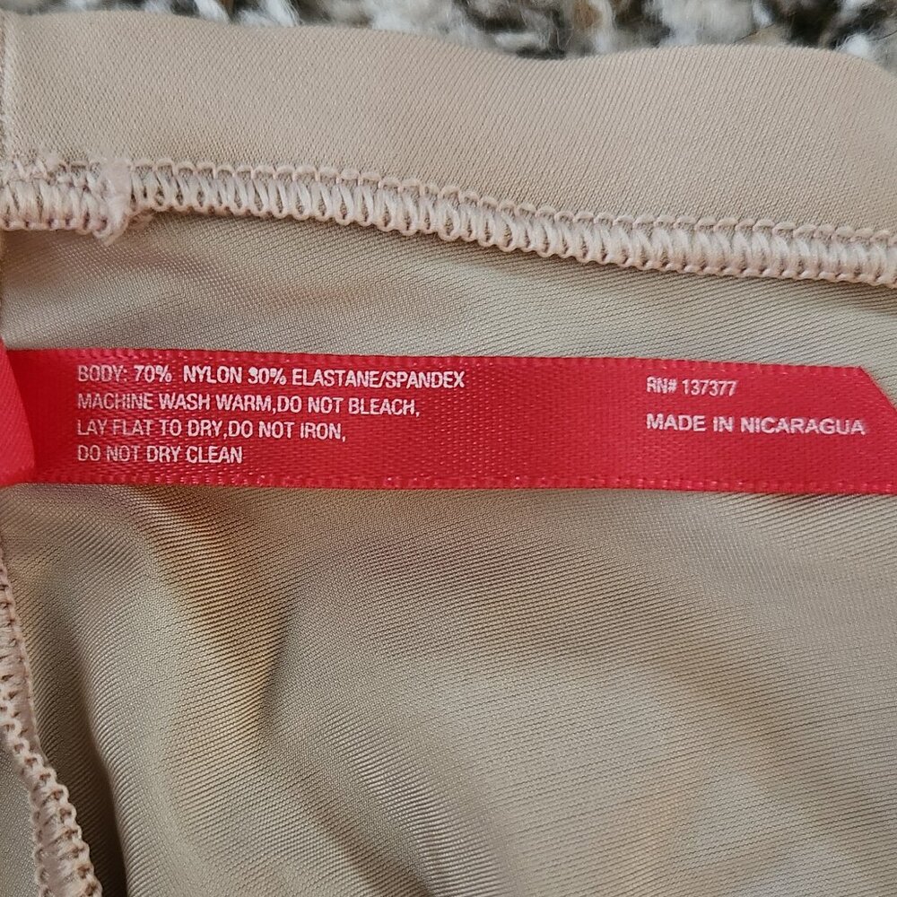 Ruby Ribbon Sculpting Shorts Size Medium - Picture 3 of 7